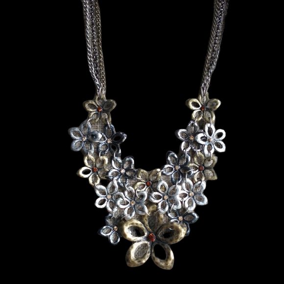 Multi tone bib necklace metal floral design with rhinestone center statement - Picture 4 of 4